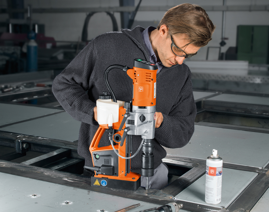 Trapano universale con punta a corona e base magnetica KBU 35 Q 